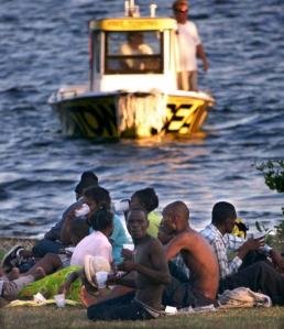haitian boat people 12.jpg (18314 bytes)